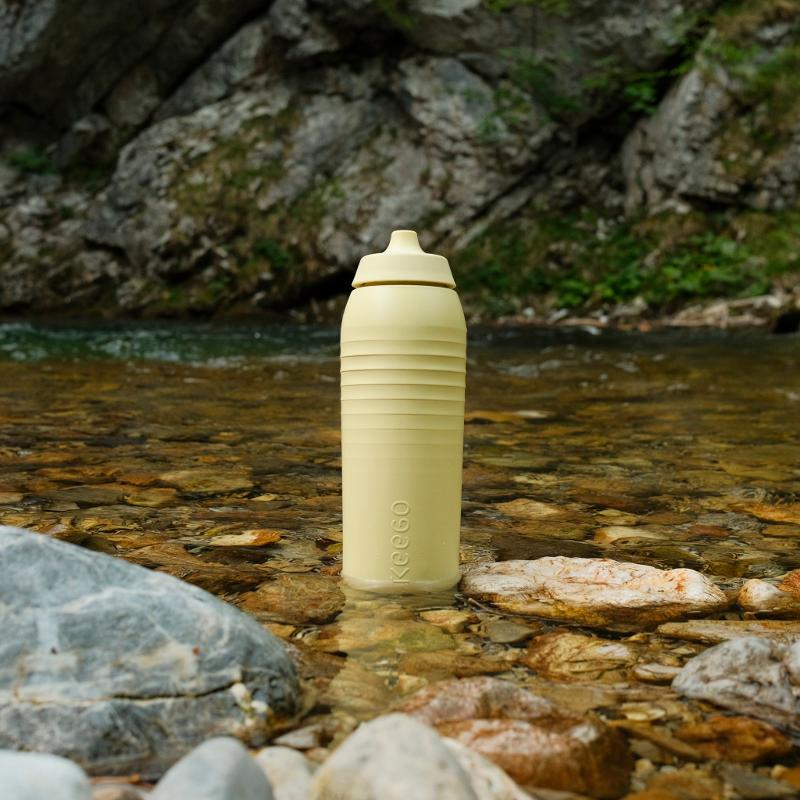 Bottiglia Keego in plastica titanio